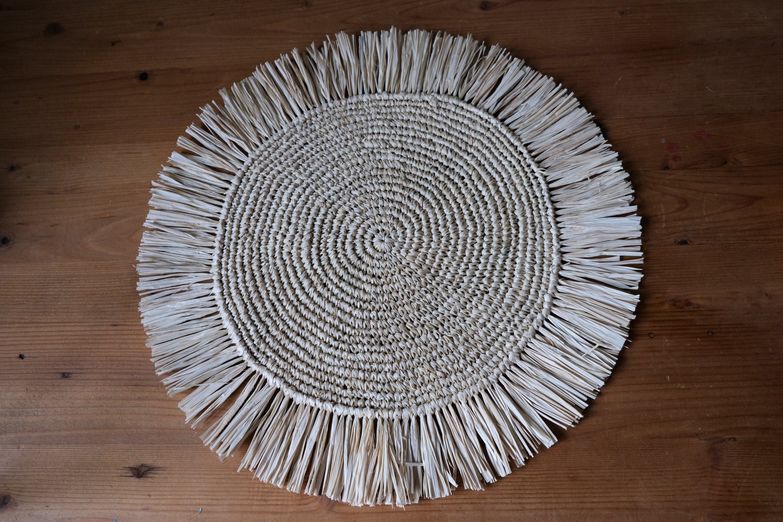 Raffia Placemat with Frills | Round Straw Placemats • ecomersh.
